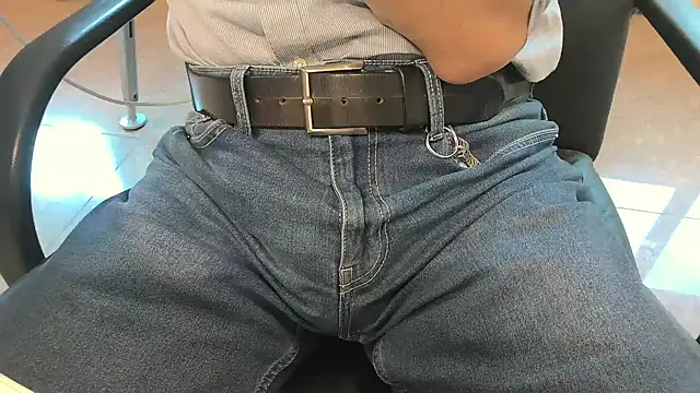 Snapshot of alessandroman2114 chatting on 16, 4, 2026 alessandroman2114 online show from 16, 4, 2026