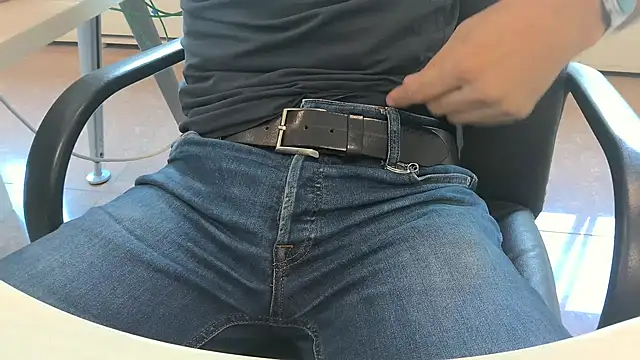 alessandroman2114 online show from 9, 9, 2025