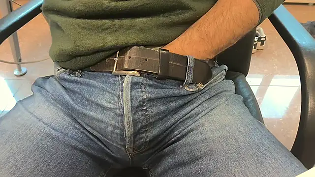 Snapshot of alessandroman2114 chatting on 10, 4, 2026 alessandroman2114 online show from 10, 4, 2026