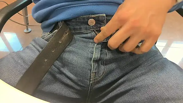 Snapshot of alessandroman2114 chatting on 13, 4, 2026 alessandroman2114 online show from 13, 4, 2026