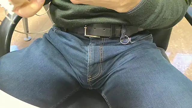 Snapshot of alessandroman2114 chatting on 11, 3, 2026 alessandroman2114 online show from 11, 3, 2026