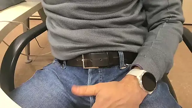 alessandroman2114 online show from 9, 2, 2026