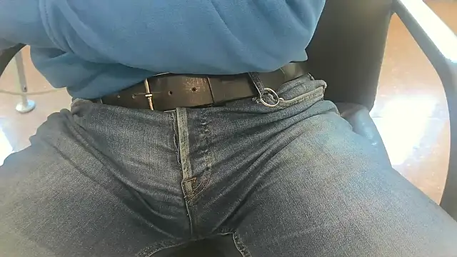 Snapshot of alessandroman2114 chatting on 25, 3, 2026 alessandroman2114 online show from 25, 3, 2026