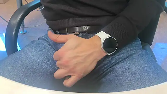 Snapshot of alessandroman2114 chatting on 1, 4, 2026 alessandroman2114 online show from 1, 4, 2026