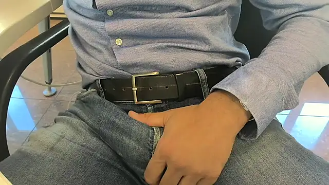 alessandroman2114 online show from 6, 10, 2025