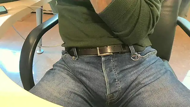 Snapshot of alessandroman2114 chatting on 3, 4, 2026 alessandroman2114 online show from 3, 4, 2026