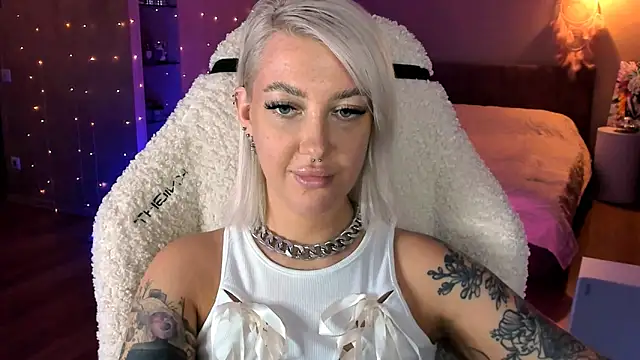 Snapshot of tykioty_Miley chatting on 7, 11, 2025 tykioty Miley online show from 7, 11, 2025