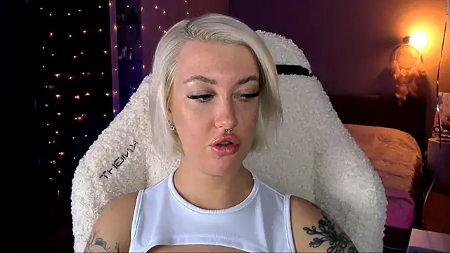 Snapshot of tykioty_Miley chatting on 13, 12, 2024 tykioty Miley online show from 13, 12, 2024