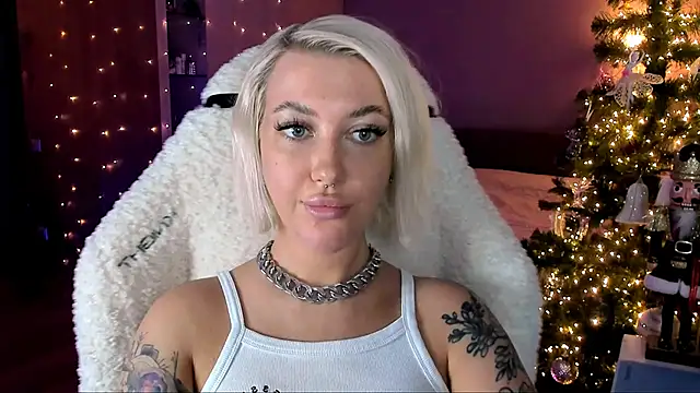 Snapshot of tykioty_Miley chatting on 8, 1, 2025 tykioty Miley online show from 8, 1, 2025