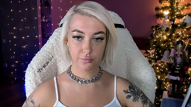 Snapshot of tykioty_Miley chatting on 29, 12, 2024 tykioty Miley online show from 29, 12, 2024