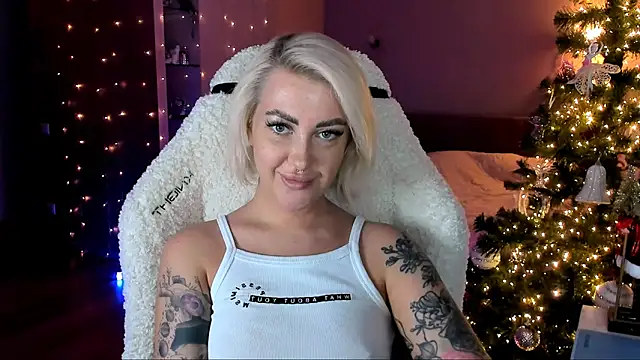 Snapshot of tykioty_Miley chatting on 10, 1, 2025 tykioty Miley online show from 10, 1, 2025