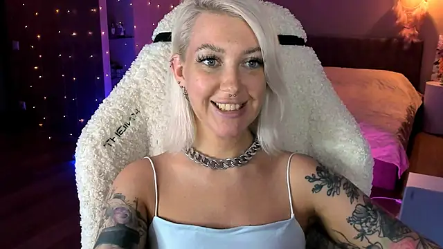 Snapshot of tykioty_Miley chatting on 19, 11, 2025 tykioty Miley online show from 19, 11, 2025