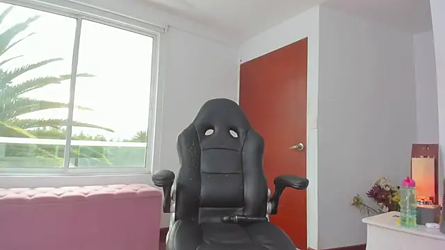 Snapshot of scarlettshaw chatting on 14, 3, 2025 scarlettshaw online show from 14, 3, 2025