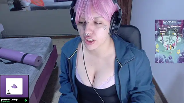 Eli666uwu online show from 20, 10, 2025