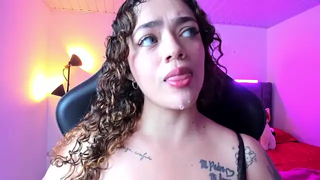 Snapshot of KayllaEvanss_ chatting on 2, 11, 2025 KayllaEvanss online show from 2, 11, 2025