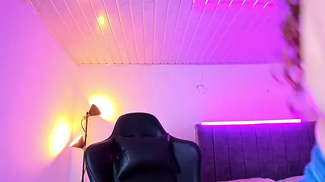 Snapshot of KayllaEvanss_ chatting on 8, 11, 2025 KayllaEvanss online show from 8, 11, 2025