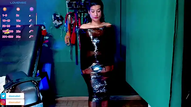 kenllyhot and valeriahell online show from 6, 3, 2025