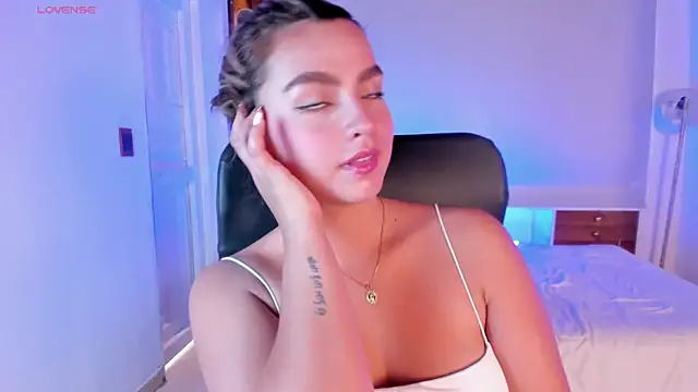 ambarcarterr online show from 10, 3, 2025