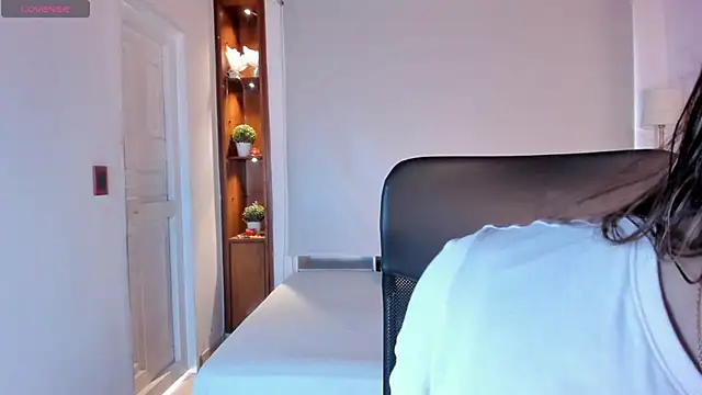 ambarcarterr online show from 13, 2, 2025