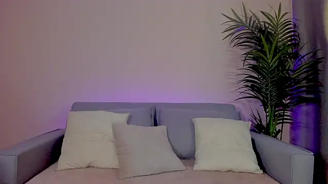Snapshot of miadaniells_hot chatting on 2, 5, 2026 miadaniells hot online show from 2, 5, 2026