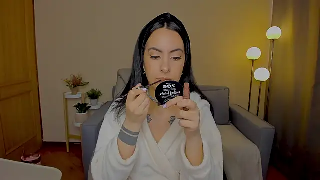 miadaniells hot online show from 28, 11, 2025