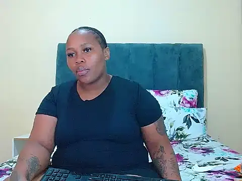 Snapshot of curvycloe1 chatting on 13, 5, 2026 curvycloe1 online show from 13, 5, 2026