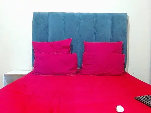 Snapshot of curvycloe1 chatting on 31, 5, 2026 curvycloe1 online show from 31, 5, 2026