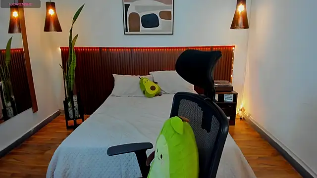 KatherineBond online show from 20, 10, 2025