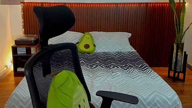 KatherineBond online show from 6, 11, 2025