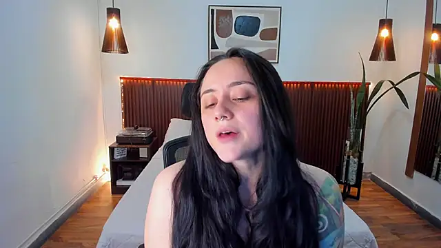 Snapshot of KatherineBond chatting on 4, 2, 2026 KatherineBond online show from 4, 2, 2026