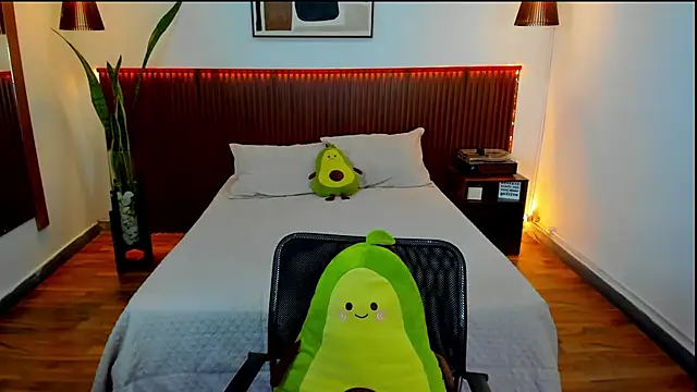 KatherineBond online show from 19, 9, 2025