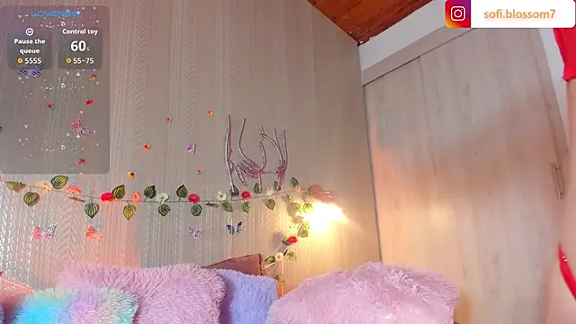 Snapshot of Sofi_Blossom chatting on 26, 6, 2026 Sofi Blossom online show from 26, 6, 2026