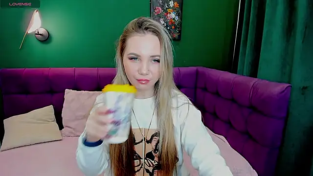 EvaMoran online show from 6, 11, 2025