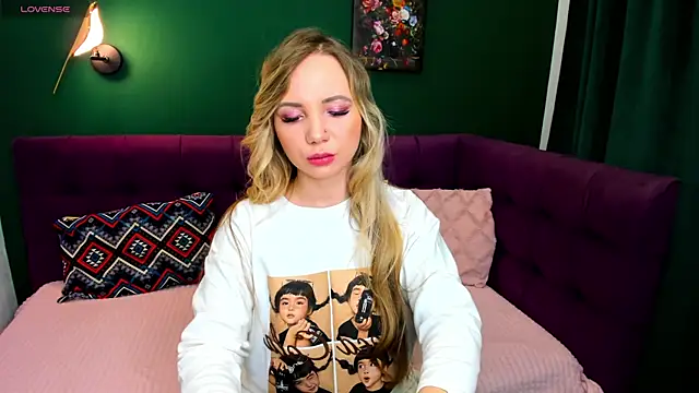 EvaMoran online show from 10, 11, 2025