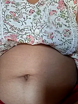 Snapshot of Priya_Bong chatting on 5, 7, 2026 Priya Bong online show from 5, 7, 2026