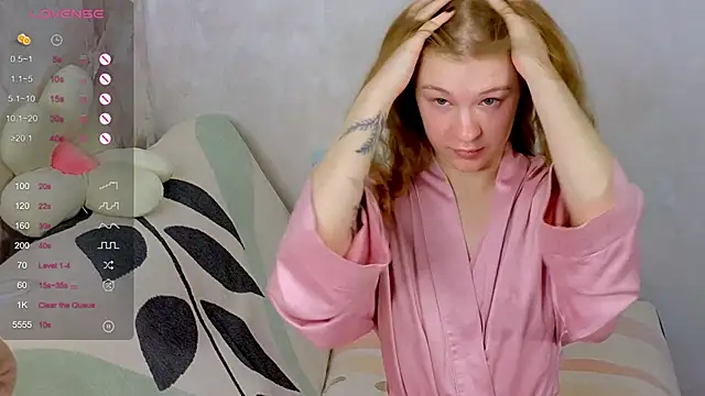 Snapshot of TrissMerigold9 chatting on 30, 10, 2025 TrissMerigold9 online show from 30, 10, 2025