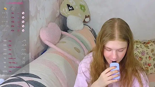 Snapshot of TrissMerigold9 chatting on 18, 12, 2025 TrissMerigold9 online show from 18, 12, 2025