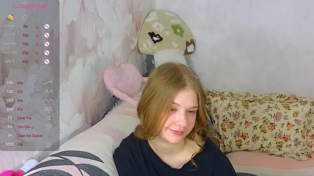 Snapshot of TrissMerigold9 chatting on 20, 12, 2025 TrissMerigold9 online show from 20, 12, 2025