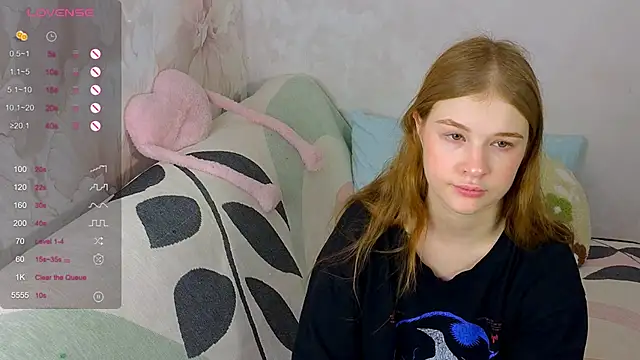 Snapshot of TrissMerigold9 chatting on 27, 11, 2025 TrissMerigold9 online show from 27, 11, 2025