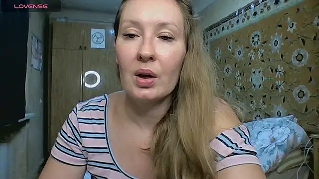 AnnaXLovers online show from 25, 7, 2026