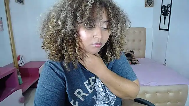 Snapshot of PaolaPau1 chatting on 17, 1, 2025 PaolaPau1 online show from 17, 1, 2025