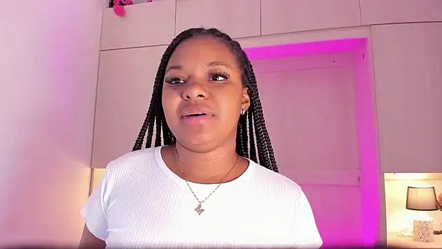 Snapshot of tamaraa_smiith chatting on 8, 3, 2025 tamaraa smiith online show from 8, 3, 2025