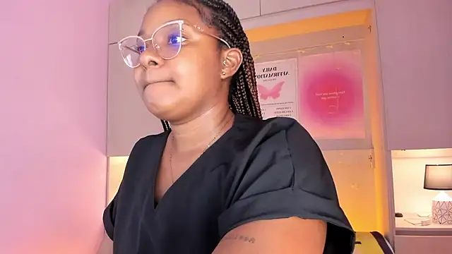 Snapshot of tamaraa_smiith chatting on 11, 9, 2025 tamaraa smiith online show from 11, 9, 2025