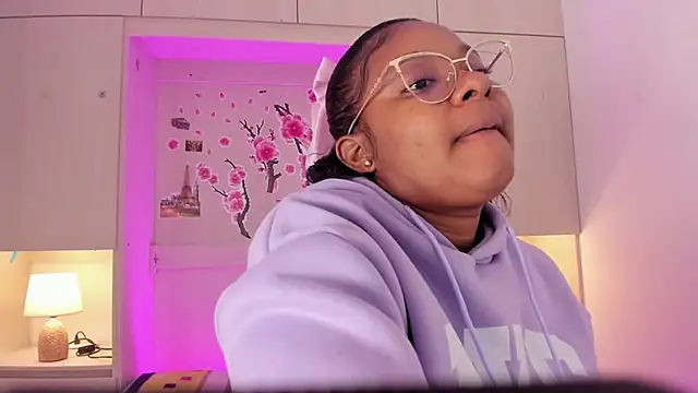 Snapshot of tamaraa_smiith chatting on 28, 11, 2025 tamaraa smiith online show from 28, 11, 2025