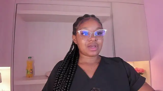 Snapshot of tamaraa_smiith chatting on 20, 10, 2025 tamaraa smiith online show from 20, 10, 2025