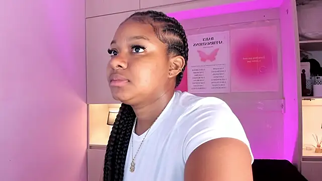 Snapshot of tamaraa_smiith chatting on 28, 9, 2025 tamaraa smiith online show from 28, 9, 2025