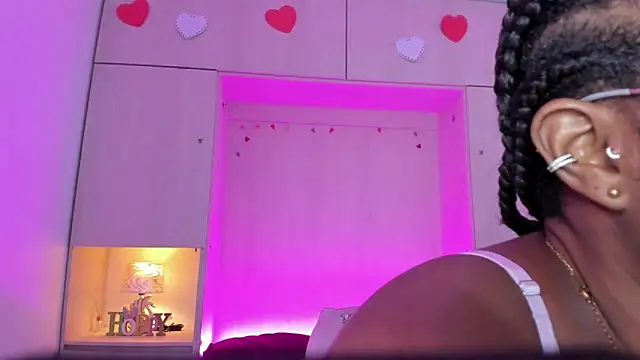 Snapshot of tamaraa_smiith chatting on 9, 10, 2025 tamaraa smiith online show from 9, 10, 2025