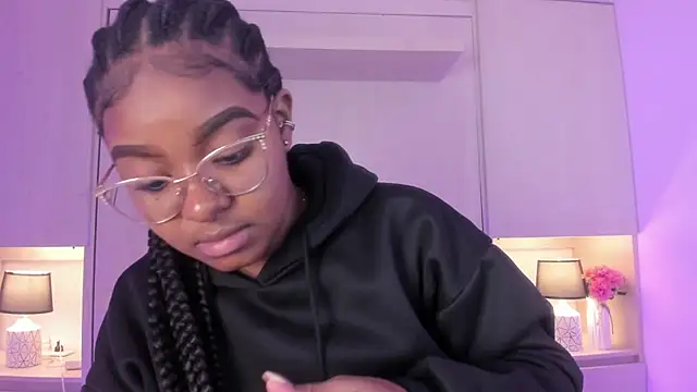 Snapshot of tamaraa_smiith chatting on 10, 10, 2025 tamaraa smiith online show from 10, 10, 2025