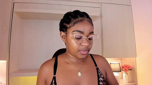 Snapshot of tamaraa_smiith chatting on 3, 11, 2025 tamaraa smiith online show from 3, 11, 2025