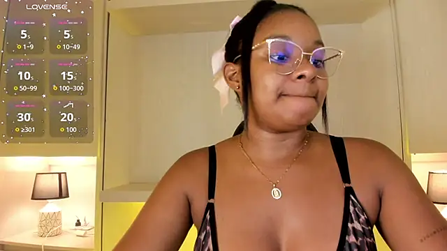 Snapshot of tamaraa_smiith chatting on 13, 11, 2025 tamaraa smiith online show from 13, 11, 2025